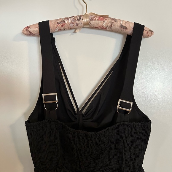 Black Sleeveless Jumpsuit - Picture 3 of 8